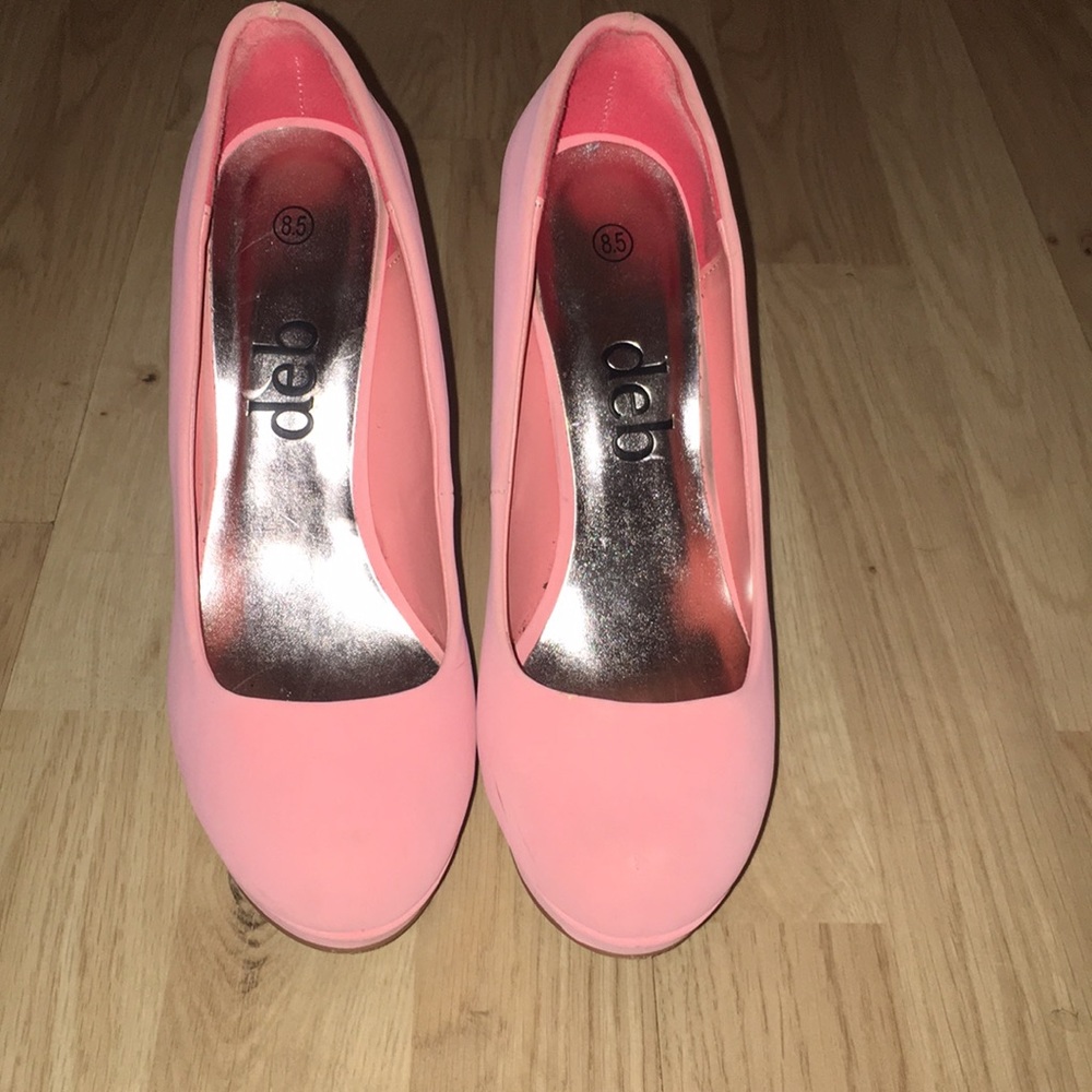 Deb heels